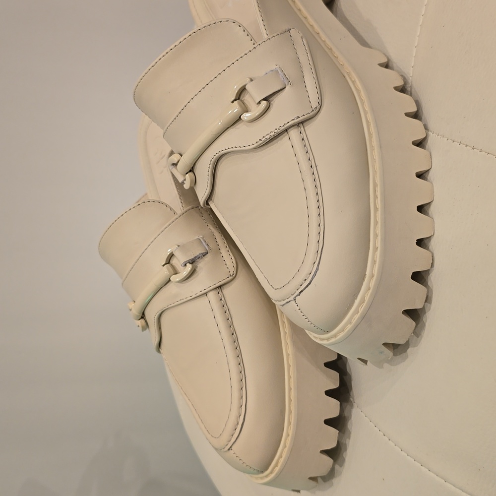 GIANNI Bini Slides Mules Beige Lug Sole GB Shoes 9 1/2 Hardware Vamp Womens New - Picture 2 of 7